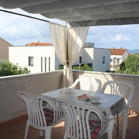 Ruhiges Mit Terrasse In Strandnaehe Apartment Zadar
