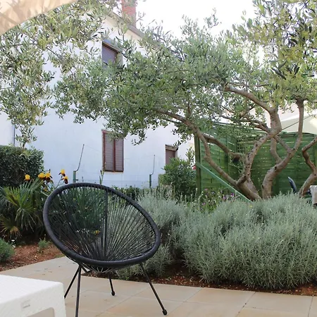 Ruhiges Mit Terrasse In Strandnaehe